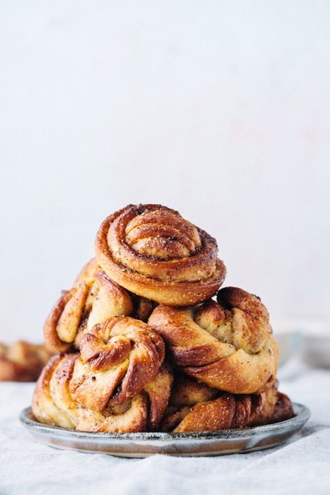 Cardamom Buns Recipe, Swedish Cardamom Buns, Budget Dinner, Cardamom Buns, Cake Vegan, Dinner Healthy, Bun Recipe, Diet Vegetarian, Cinnamon Buns