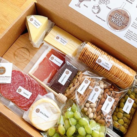 Charcuterie Gift Box, Catering Box, Graze Boxes, Cheese Gift Baskets, Cheese And Wine Party, Breakfast Basket, Charcuterie Gifts, Food Bouquet, Graze Box