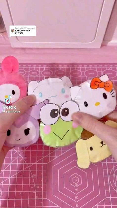 Paper Squishy Crafts: Creative and Affordable DIY Projects Origami Kutu, Squishy Videos, Squishies Diy, Paper Squishy, Diy Crafts Bookmarks, Origami And Quilling, Hello Kitty Crafts, Kawaii Diy, Instruções Origami