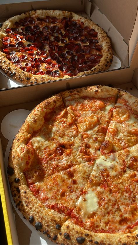 pepperoni and cheese pizzas from maker pizza in toronto. aesthetic food picture. delicious, yummy. Food Pizza Aesthetic, Pepperoni Pizza Aesthetic, Pizza Delivery Aesthetic, Pizza Aesthetic Pictures, Food Delivery Aesthetic, Cheese Pizza Aesthetic, Pizzas Aesthetic, Pizza Astethic, Aesthetic Pizza Pictures