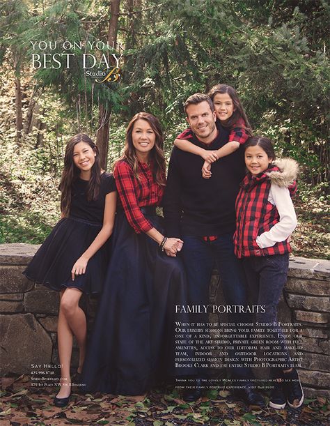 Family Christmas Pictures Outfits, Christmas Pictures Outfits, Family Portrait Outfits, Christmas Family Photoshoot, Family Christmas Outfits, Xmas Photos, Fall Family Photo Outfits, Family Christmas Pictures, Family Photoshoot Outfits