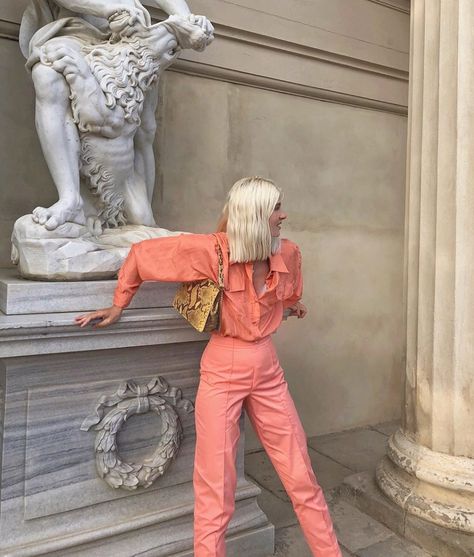 15 Inspiring Summer Looks from Around the Globe Coral Aesthetic, Coral Outfit, Angkor, Fashion Killa, Outfits Casuales, Look Cool, Summer Looks, Spring Summer Fashion, Aesthetic Clothes