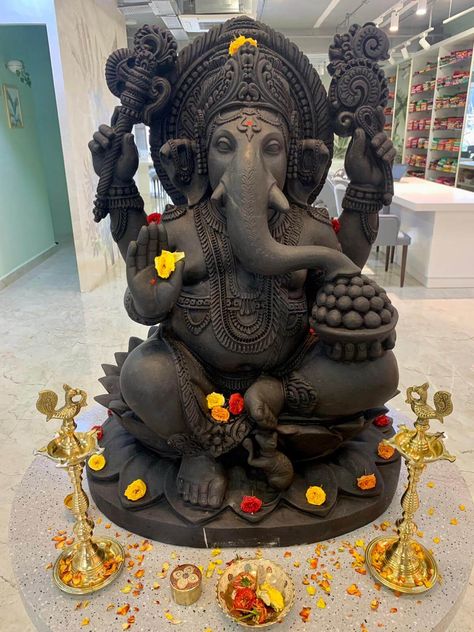 Explore a stunning collection of Ganesh Statues for home, Office, Garden or other religious nooks from The Stone Studio. Discover divine elegance. Ganesh Statue Home Entrance, Home Entrance Ideas, Ganesha Murti, Temple Room, Chinese Dragon Art, Ganesh Ji Images, Dancing Ganesha, Home Office Garden, Baby Buddha