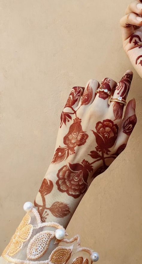 Tato Henna, Henna Tattoo Designs Hand, Latest Henna Designs, Simple Mehndi Designs Fingers, Modern Mehndi Designs, Very Simple Mehndi Designs, Pretty Henna Designs, Stylish Mehndi Designs, Latest Bridal Mehndi Designs