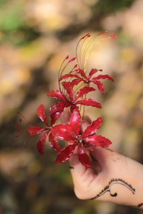 Spider Lily Hairpin, Lycoris Radiata, Flower Epoxy, Spider Lilies, Chinese Umbrella, Quinceanera Jewelry, Epoxy Jewelry, Red Spider Lily, Spider Lily