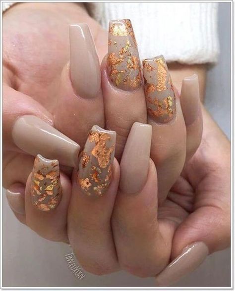 Do you need ideas for your nails? Check out our updated fall nails inspiration to style your nails this fall season with soft warm colors for everyone. Stars Nails, Thanksgiving Nail Art, Burgundy Colour, Fall Nail Art Designs, Cute Nails For Fall, October Nails, Fall Acrylic Nails, Thanksgiving Nails, Nails Almond