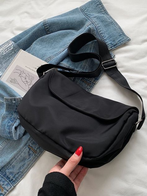 Korean Bags, My Style Bags, Crossbody Saddle Bag, Looks Party, Adjustable Bag, Stylish Backpacks, Fancy Bags, Crossbody Bag Women, Black Crossbody