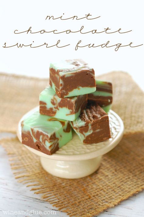 Mint Chocolate Fudge Mint Chocolate Fudge, Mint Fudge, Best Fudge Recipe, Fudge Recipes Easy, Fudge Easy, Fudge Recipe, Homemade Candies, Köstliche Desserts, Yummy Sweets