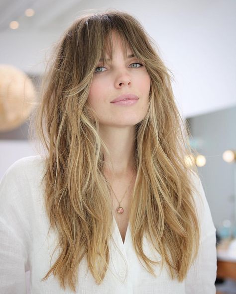 50 Fresh Ideas For Long Hair With Bangs Messy Wavy Hair, Layered Thick Hair, Long Shag Hairstyles, Long Shag Haircut, Shaggy Haircuts, Hair Adviser, Shag Hairstyles, Wispy Bangs, Shag Haircut