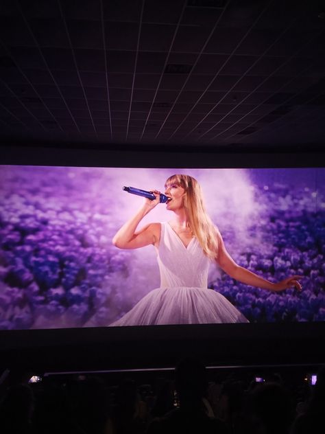 the eras tour film 🎥 The Eras Tour Movie, Eras Tour Film, Silver Springs, Blonde Cat, Taylor Alison Swift, Movie Art, Music Industry, Eras Tour, Movie Tv