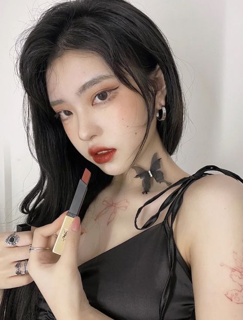 Ulzzang Girl Aesthetic, Makeup Glasses, Tattoo Makeup, Chinese Makeup, Ig Girls, Glasses Makeup, Aesthetic Korean, Makeup Tattoos, Some Girls