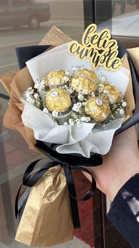 Home Decor Ideas Farmhouse, Candy Gifts Diy, Decoration Buffet, Chocolate Bouquet Diy, Candy Bouquet Diy, Diy Bouquet Wrap, Flower Bouquet Diy, Diy Gift Set, Flower Gift Ideas