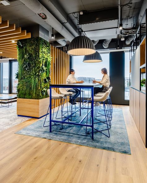 Photo: 365875 Coworking Office Design, Inmobiliaria Ideas, Workplace Office, Office Interior Design Modern, Coworking Office, Office Plan, Green Office, Industrial Building, Joinery Details