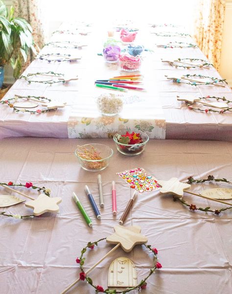 Throw an easy fairy birthday party with these creative ideas: fairy themed games, fairy crafts, a fairy birthday cake, and decorations! fairy-themed party | fairy birthday ideas | fairy cake | fairy cupcakes | fairy birthday decorations | fairy wand craft | fairy door craft | fairy crowns Wand Decorating Party, Fairy Birthday Party Games Activities, Fairy Theme Birthday Party Activities, Elf And Fairy Party, Party Favors For Fairy Birthday, Fairy Goodie Bags Ideas, Fairy Snacks Kid Parties, Fairy Diy Decor, Fairy First Birthday Party Games