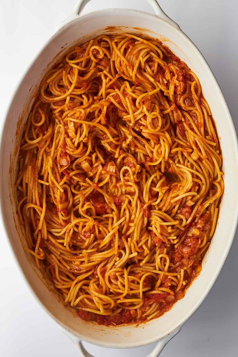 The viral oven baked spaghetti recipe is easy and delicious! No boil pasta recipe, loaded with herbs and topped with mozzarella cheese! Oven Baked Spaghetti, No Boil Pasta, Easy Baked Spaghetti Recipe, Easy Baked Spaghetti, Cheesy Spaghetti, Baked Spaghetti Recipe, Spaghetti Recipe, Baked Spaghetti, Pasta Dough