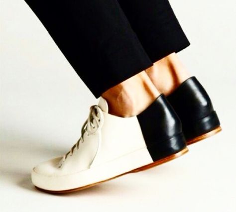 Dapper kicks Heel Sneakers, Mode Shoes, Paris Mode, Handmade Leather Shoes, Mode Inspiration, Mode Style, Shoe Game, White Shoes, Wearing Black