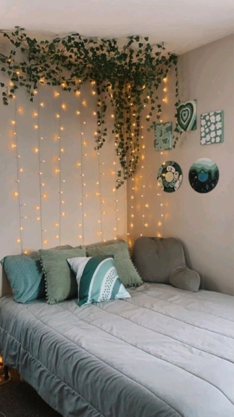 Hiasan Bilik Tidur, Dorm Room Wall Decor, Sage Green Bedroom, Dorm Room Walls, Desain Furnitur Modern, Cute Diy Room Decor, Hiasan Bilik, Pinterest Room Decor, Bilik Tidur