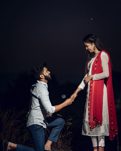 Marathi Couple, Hindavi Patil, Funny Couple Photography, Love Feeling Photos, Cute Dresses For Party, Wedding Photoshoot Poses, Romantic Photoshoot, Wedding Couple Poses Photography, Best Pose For Photoshoot