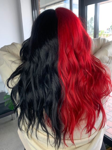 Red And Black Split Dye, Half Colored Hair, Split Dye Hair Ideas, Dye Hair Ideas, Wolf Cut Hairstyle, Split Dye Hair, Red Purple Hair, Blood Red Hair, Exotic Hair Color