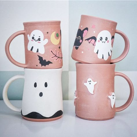 Cute Pottery Painting Ideas Halloween, Easy Painting Ideas Pottery, Bisqueware Painting Ideas, Underglaze Painting Ideas, Spooky Pottery Painting, Diy Ceramic Painting Ideas, Halloween Pottery Ideas Painted, Pottery Painting Ideas Halloween, Pottery Painting Autumn