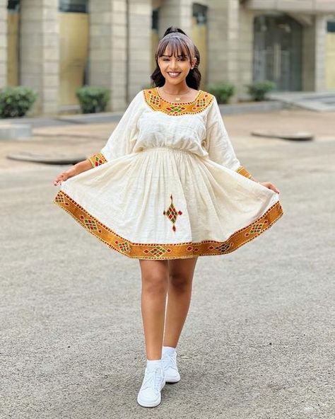 kedir tebeb on Instagram Ethiopian Fashion, Ethiopian Culture, Ethiopian Clothing, Habesha Dress, Ethiopian Traditional Dress, Grad Outfits, Ethiopian Women, Ethiopian Dress, Habesha Kemis