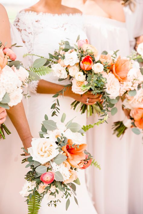 Coral Wedding Colors, Peach Wedding Colors, Blush Bridal Bouquet, D Photo, Wedding Color Palettes, Orange Wedding Flowers, Wedding Brooch Bouquets, Spring Wedding Flowers, Coral Wedding