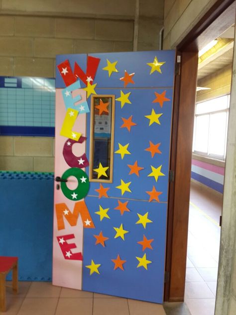 Door Decor For Kindergarten, Door Decor Kindergarten, Kindergarten Class Door Decoration Ideas, Preschool Door Decoration Ideas, Door Decorations Classroom Kindergarten, Pre School Doors Decoration, Openday Decoration, Class Door Decoration Ideas For Preschool, Welcome Back To School Craft