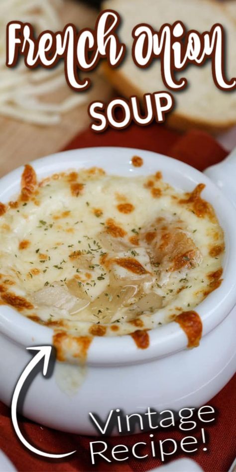 This EASY FRENCH ONION SOUP recipe is the perfect saltiness and spice. Gooey cheese and a fantastic taste. A classic, quick and delicious soup recipe. #frenchonionsoup #souprecipe #easysoup #onionsoup Easy French Onion Soup Recipe, Easy French Onion Soup, Homemade French Onion Soup, Best French Onion Soup, Classic French Onion Soup, Onion Soup Recipe, French Soup, French Onion Soup Recipe, Onion Soup Recipes