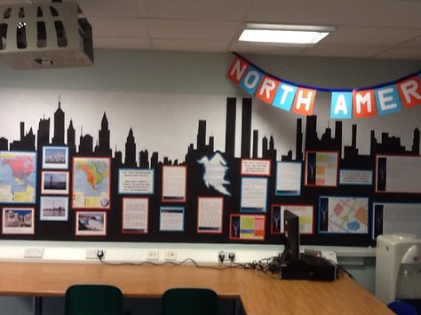 New York skyline City Classroom Theme, New York Classroom Theme, Nyc Classroom Theme, Preschool Classroom Themes, Classroom Display Boards, 2023 Classroom, Summer Bulletin Boards, Classroom Boards, Christmas Preschool