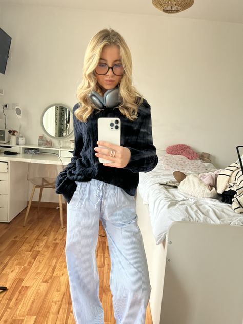 Stockholm Outfit, Photo Tiktok, Glasses Outfit, Fake Account, Stockholm Style, New Glasses, Mode Ootd, Stockholm Fashion, School Outfit