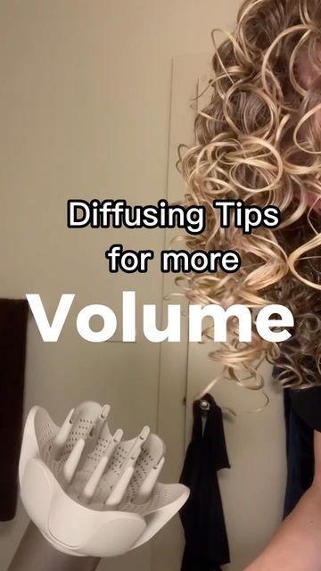 Lulu ➿curly wavy hair care + styling on Instagram: "6 tips for MORE VOLUME when diffusing **save this post and share with curlfriends looking for more volume If you’re looking for more voluminous results (especially for my fine wavy and lower density curlfriends), try incorporating some or all of these tips into your routine. Diffusing is one of the most impactful ways for me to get more volume! That’s because gravity pulls down my looser curls when they are heavy with water, making my air d Cute Ways To Style Wavy Hair, How To Diffuse Curly Hair Natural Curls, How To Dry Curly Hair With A Diffuser, How To Blow Dry Wavy Hair, How To Give Curly Hair More Volume, Curly Hair Volume Tips, Defuse Hair Curls, How To Get More Volume In Curly Hair, How To Add Volume To Curly Hair