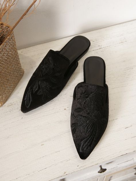 Embroidery Flats, Mules Women, Shoes Elegant, Womens Black Flats, Black Mules, Velvet Flats, Black Flats Shoes, Heels Classy, Women Flats