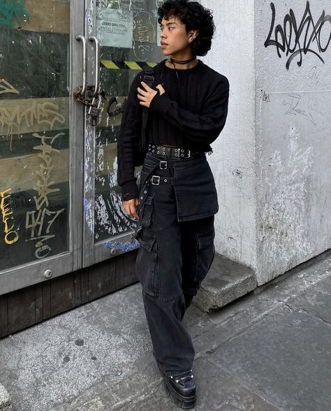 Androgynous Men Outfits, Cybergoth Men Fashion, Goth Aesthetic Guy, Adrogonus Outfits Men, Alt Men Aesthetic, Masc Alt Women, Alt Enby Fashion, Gender Neutral Alt Fashion, Nonbinary Goth Outfits