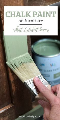 Paint On Furniture, Chalk Paint Furniture Diy, Diy Furniture Makeover Ideas, Painting Wood Furniture, Popular Diy, Using Chalk Paint, Furniture Painting Techniques, Chalk Paint Projects, Chalk Paint Colors