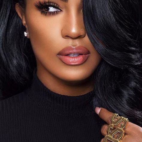 Celebrity Makeup Artist, Dark Skin Makeup, Makeup For Black Women, Celebrity Makeup, Girls Makeup, Beautiful Makeup, Pretty Face, Skin Makeup, Maquillaje De Ojos