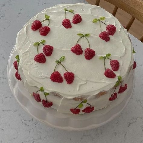 Cottagecore Cake, Cakes Decorated, Homemade Birthday Cakes, Cherry Cake, Cute Baking, Pretty Dessert, Summer Cakes, Think Food, Pretty Birthday Cakes