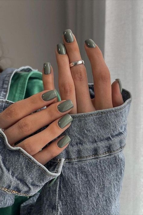 Short Square Nails One Color, Color Nails 2024, Nails 2024 Colors, Nail Color Inspo 2024, Simple Cute Nails Short, Short Nails Manicure Ideas, Blue Jean Nails, Elegant Nails Green, Green Nails 2024