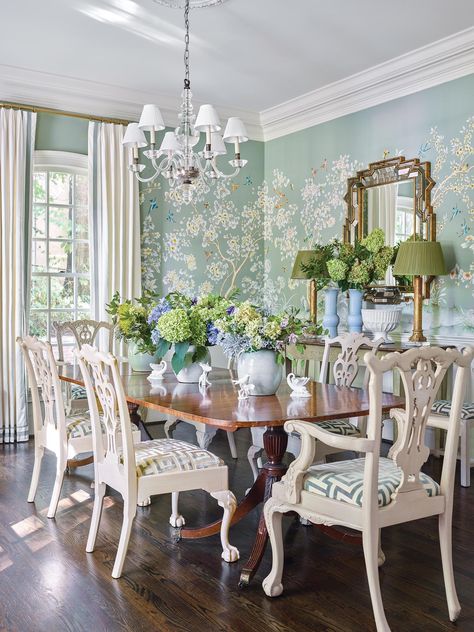 Atlanta designer Heather Dewberry Stoller revives a Georgian-style house with her fresh approach to traditional style, making it the perfect fit for her own family. The dining room’s Gracie wallpaper, left behind by a previous homeowner, was one of the initial reasons Heather fell in love with the house. The Chippendale-style chairs and the dining table were her grandmother’s. Click the link to see more from this light, bright, and happy house! Photo by Emily Followill Kitchen Island Shapes, Gracie Wallpaper, Georgian Style Homes, Dining Room French, The Enchanted Home, Traditional Dining Room, Enchanted Home, Brown Furniture, Dining Room Chair