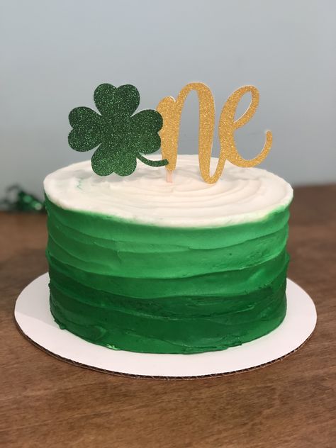 Irish Cake Design, St Patrick Birthday Cake, St Pattys Day Birthday Party, St Patrick’s Day 1st Birthday Cake, St Pattys Day 1st Birthday Party, St Patricks Day Birthday Party Food, Saint Patricks Day 1st Birthday, St Patricks Birthday Cake Ideas, Saint Patricks Cake