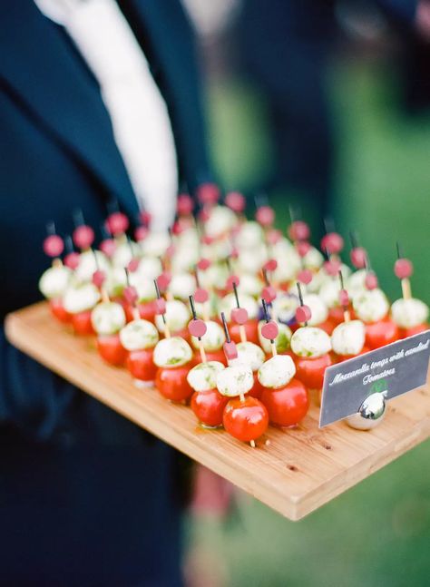 Wedding Cocktail Hour Food, Wedding Finger Foods, Wedding Menu Ideas, Cocktail Hour Food, Wedding Snacks, Festive Appetizers, Wedding Appetizers, Cocktail Hour Wedding, Wedding Apps