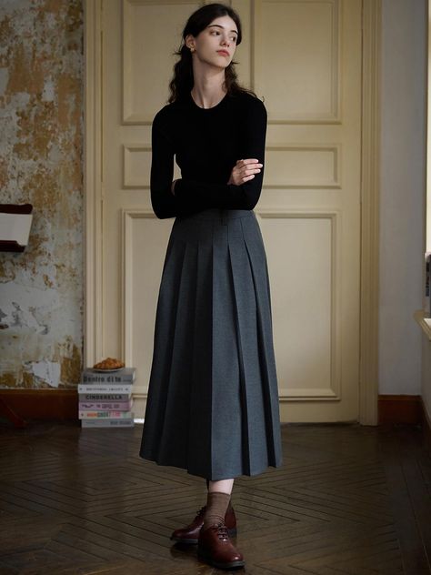 This classic skirt features wide A-line silhouette in maxi length. Pleated detail accentuates the feminine, sophisticated mood. - Intended for a loose fit- Minimalistic design in long length- Voluminous pleats throughout- Side zip fastenings- Casual belt loops at waist Uniform With Long Skirt, Long Line Outfits, Professional Outfits With Skirts, Conservative Business Attire Women, Maxi Skirt Outfit Autumn, Wide Skirt Outfit, Vintage Pleated Maxi Skirt, Long Skirt School Uniform, Long Pleated Skirt Outfit Casual