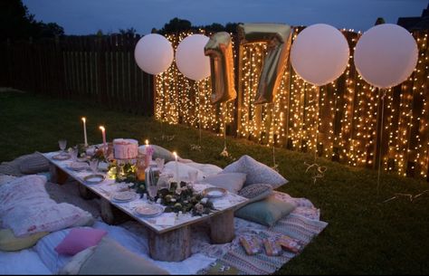 Cute Backyard Birthday Party, Outdoor Birthday Dinner Ideas, Birthday Decoration Ideas Backyard, 21st Birthday Outdoor Decorations, Outdoor Aesthetic Birthday, Birthday Party Backyard Ideas, Aesthetic Themed Birthday Party, 16yh Birthday Party Ideas, Fancy Outside Dinner Party