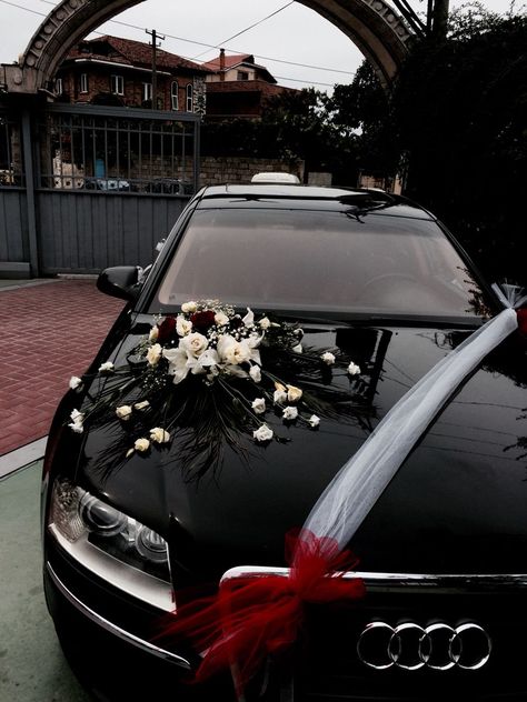 Black Car Decorations For Wedding, Car Design For Wedding, Classy Wedding Car Decorations, Bmw Wedding Car Decoration, Audi Wedding Car, Car Wedding Decoration Ideas, Wedding Cars Decoration Ideas, Wedding Car Aesthetic, Wedding Car Decorations Ideas Simple