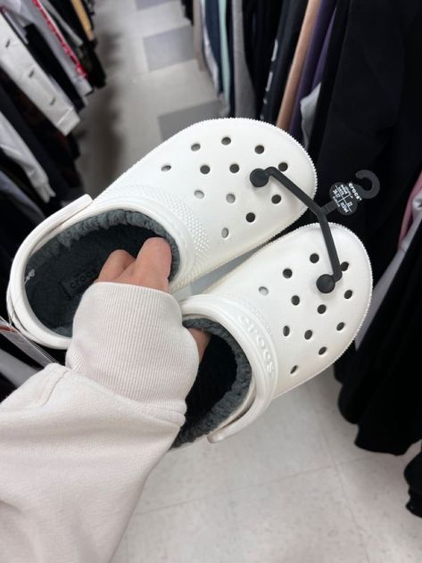 Crocs Fur Lined, White Crocs With Fur, White Fuzzy Crocs, White Crocs Aesthetic, Fluffy Crocs, Crocs Fur, Fur Lined Crocs, Uggs Ultra Mini, Crocs With Fur