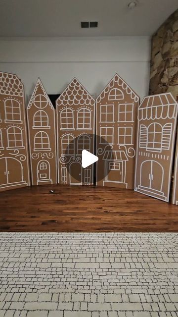 Gingerbread Party Backdrop, Gingerbread House Backdrop Diy, Gingerbread Photo Backdrop, Christmas Diy Photo Backdrop, Gingerbread Backdrop Ideas, Gingerbread Party Decor, Gingerbread House Photoshoot, Christmas Backdrops For Photos Diy, Diy Christmas Backdrop Photography