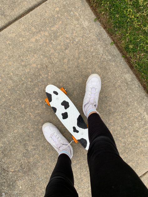 Penny Board Girl, Penny Board Design, Hipster Hair, Aesthetic Cow, Aesthetic Skateboard, Longboard Design, Skateboarding Tricks, Skateboard Aesthetic, Skateboard Art Design