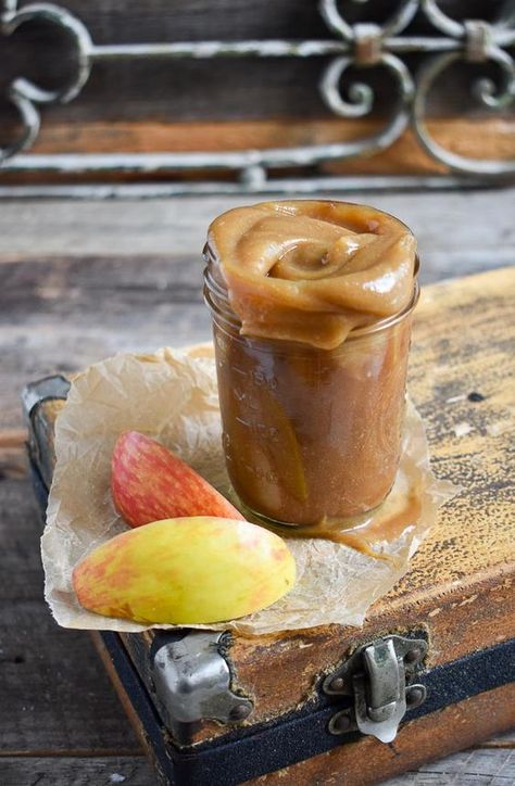 Easy Vegan Date Caramel via @shaneandsimple Healthy Snacks Vegan, Snacks Vegan, Date Caramel, Caramel Recipe, Quick Healthy Snacks, Desserts Vegan, Healthy Vegan Snacks, Vegan Sauces, Caramel Recipes