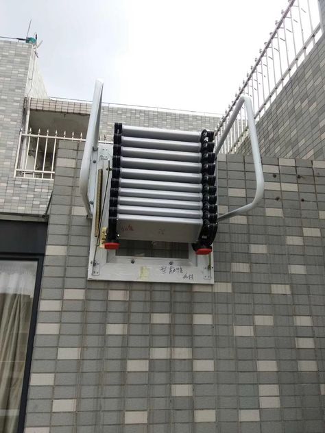 Folding Ladder Ideas, Stairs Rooftop, Collapsible Stairs, Foldable Staircase, Collapsible Ladder, Collapsible Wall, Folding Staircase, Folding Steps, Retractable Ladder