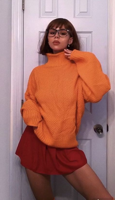 Scooby Doo Cosplay, Costumes With Glasses, Halloween Costumes Glasses, Shaggy And Velma, Scooby Doo Costumes, Velma Cosplay, Velma Scooby Doo, Velma Dinkley, Couples Halloween Outfits