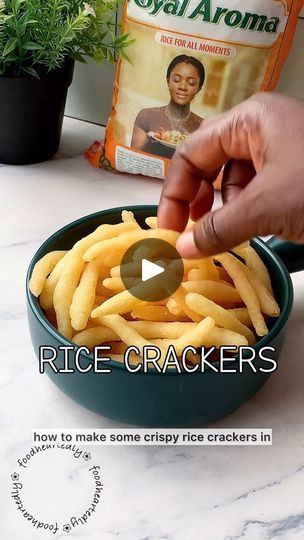 Rice Flour Crackers, Crispy Crackers, Recipe Hacks, Rice Crackers, Crispy Rice, Quick Recipes Snacks, Gram Flour, Quick Snack, Cracker Snacks